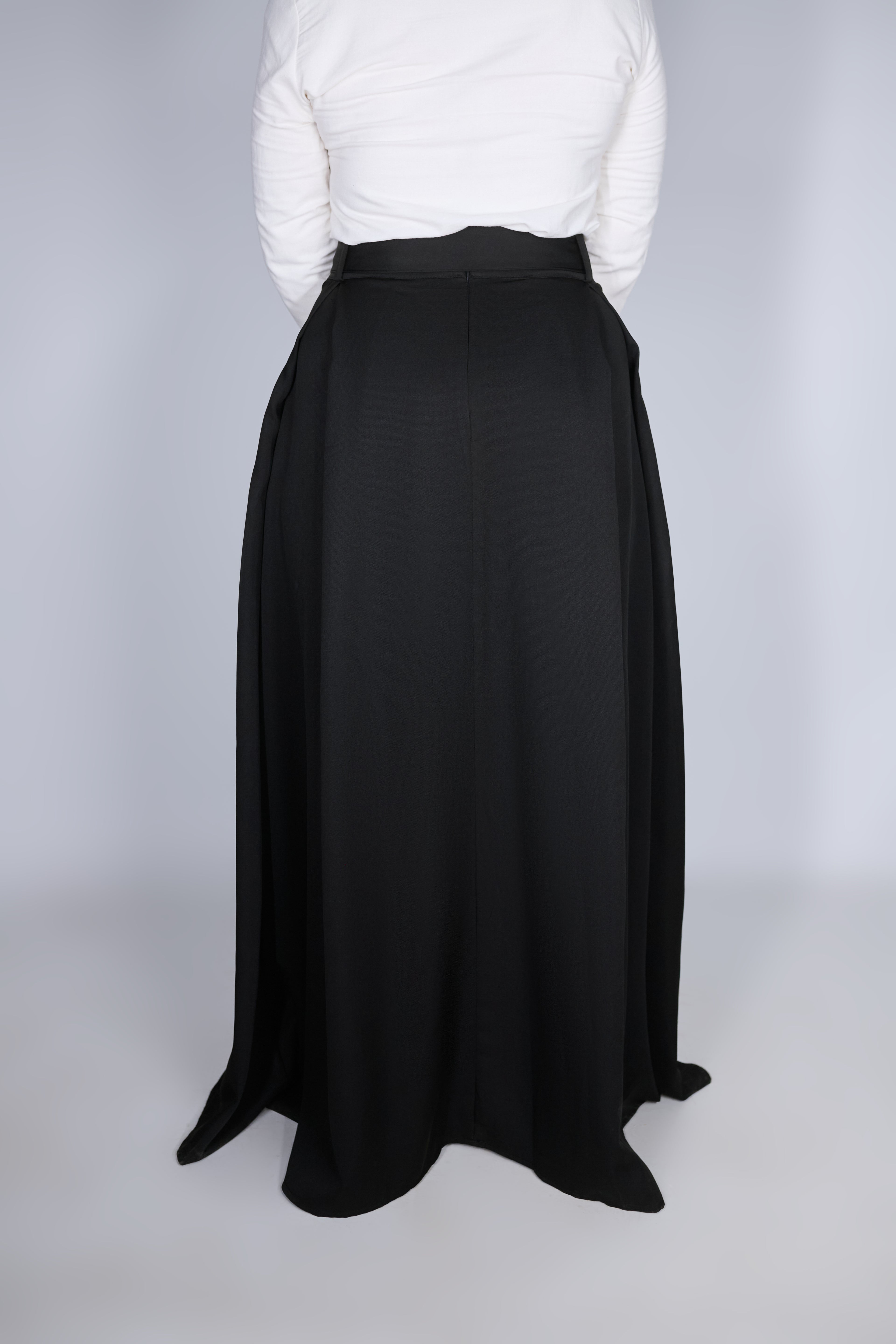 The classy Black skirt